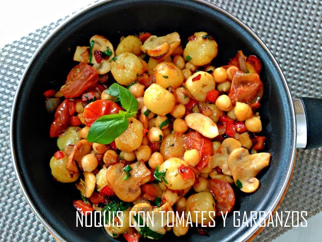recetaxdia's tweet photo. Ñoquis con tomates y garbanzos https://t.co/bU6VZFPNcv #Recetas #receta #cocina #cocinaconBosch #cocinanatural #realfood https://t.co/g5i6hxFOmv