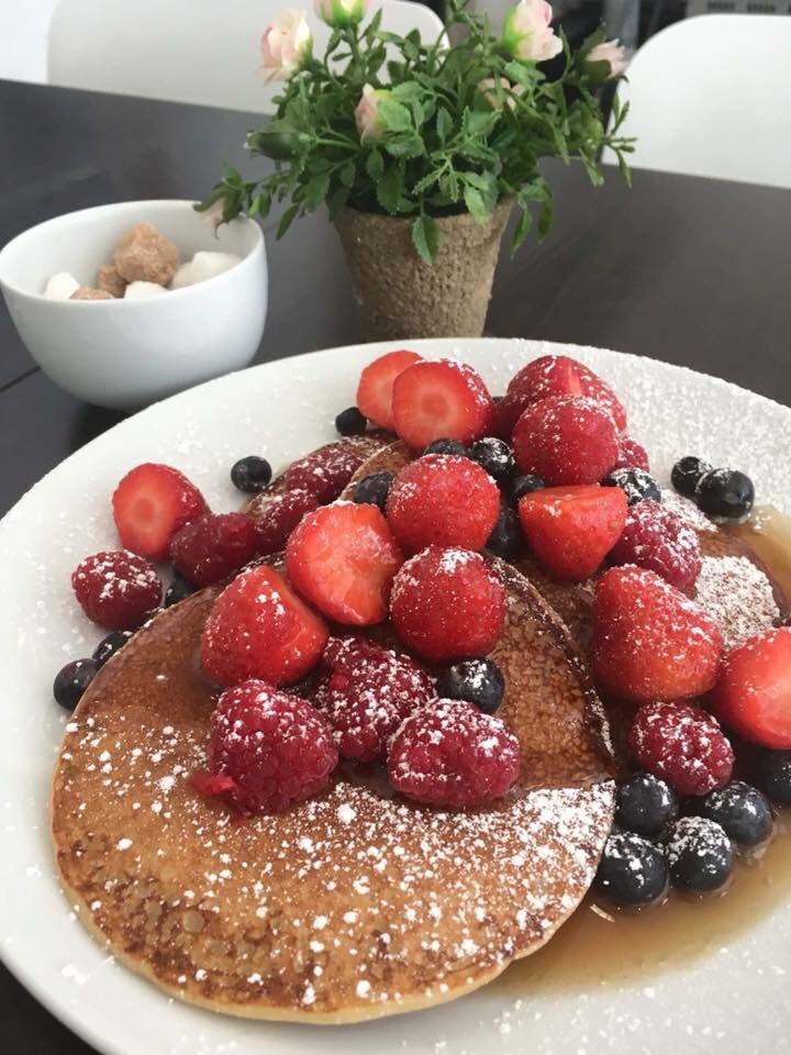 Suzetta_hgate's tweet photo. A plate full of deliciousness and goodness 😍😋. Berry crepe with syrup and icing sugar. 
#favourites #summer #taste #berry https://t.co/TG0sX4I7Hv