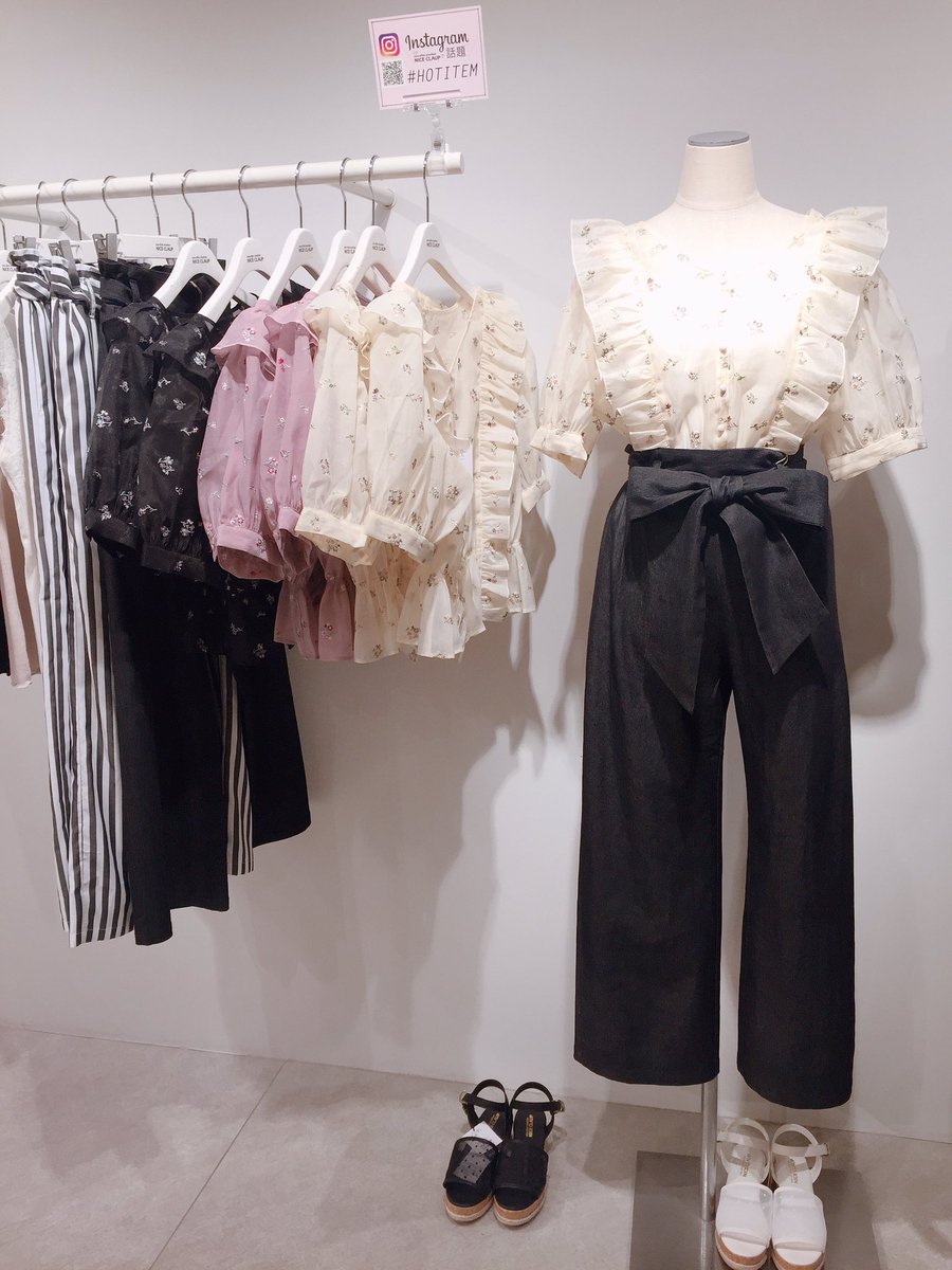 Nice Claup岡山一番街店 新作item 花柄刺繍が可愛いブラウスが入荷 トレンドのオーガンジー素材で大人っぽい透け感 ワイドパンツでカジュアルに合わせるのがお勧めです 4 500 Tax