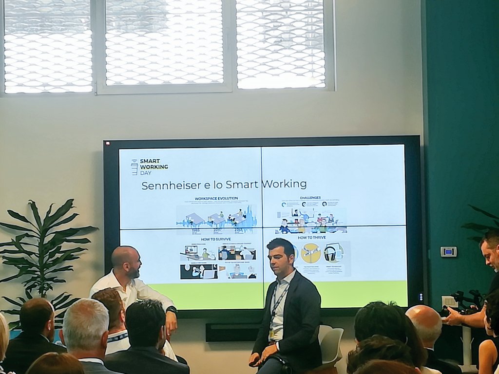 smartworkingday's tweet photo. Ora è il momento dello #sponsor @SennheiserITA con Simone Albina ti.
Azienda leader di mercato che segue l'#innovazione adattandosi alle esigenze della #persona. #SWD18 https://t.co/Zp3zPdN2Hw