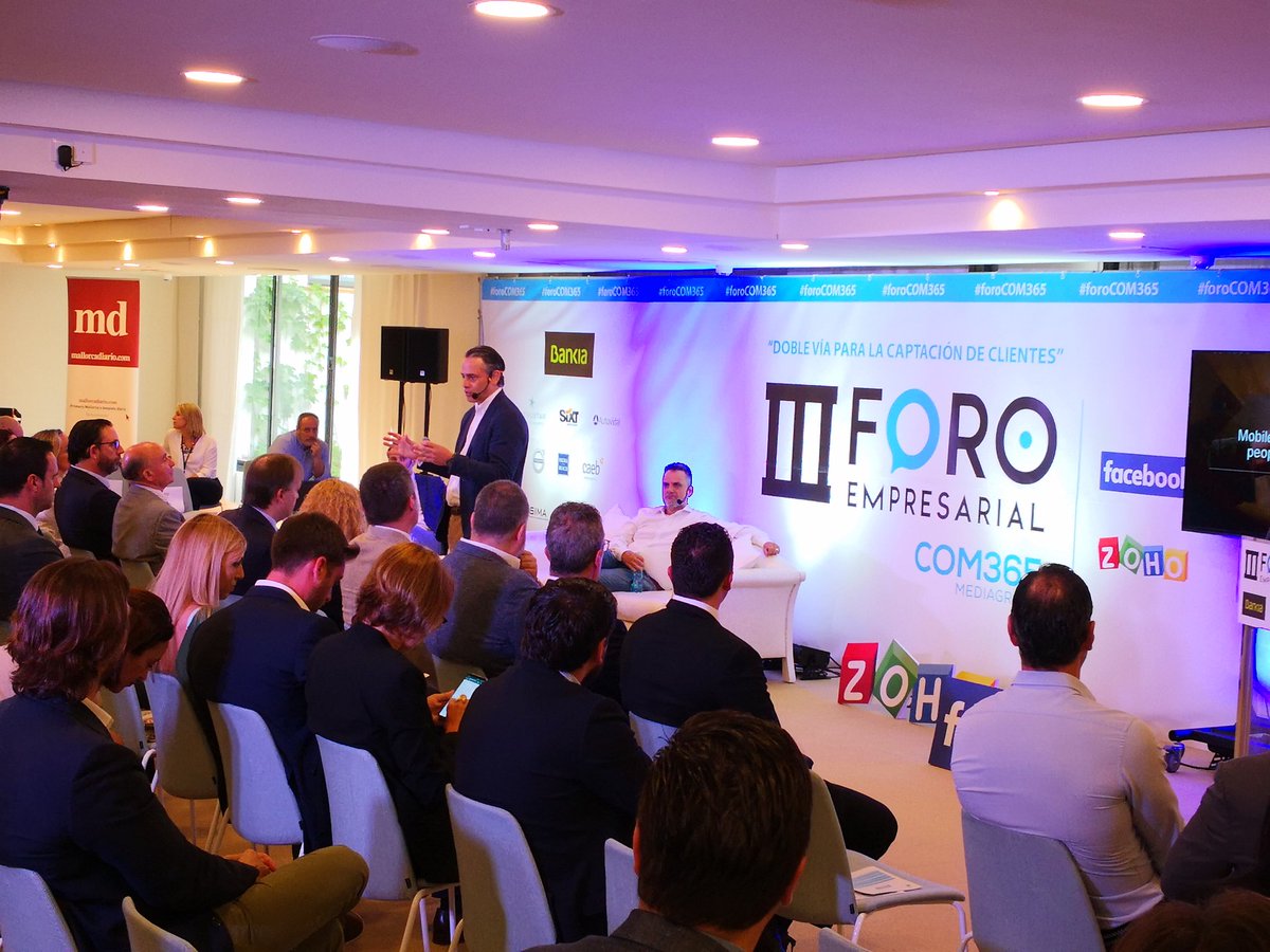 David Sáez, director de Travel Facebook Iberia da tres trucos para hacer más eficiente el perfil de una empresa en Facebook: "Menos fan pero más rentable, el consumir final está en el móvil, tener visión de negocio" #foroCOM365 'Doble vía para la captación de clientes'