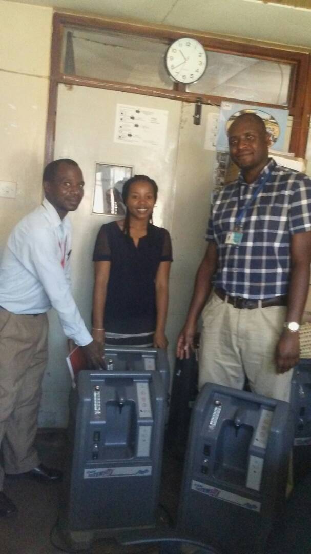 UNCMalawi's tweet photo. #UNCProject Last week UNC Project Malawi handed over equipment from the Salima UNC CPAP study to the Salima DHO/ District Hospital team. The equipment included 11 oxygen concentrators, a generator and 2 suction machines. @TisuMvalo https://t.co/V22922K3Ia