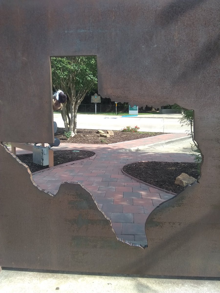 MrsKnapp_SE's tweet photo. Look at that! Our Pelican just flew into another state. Can you name it by looking at it's shape? #PESadventure @PoincianaCCPS https://t.co/qp5NNHGCpZ