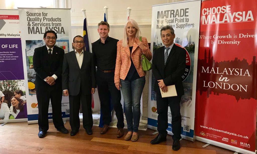 tarrcuk's tweet photo. Always great to see #TARRC’s good friends @matradeUK @matrade discussing #TARRC80 #IRC2018 Malaysia and #IRC2019 London 🇬🇧🇲🇾 https://t.co/84rTSiwh4v