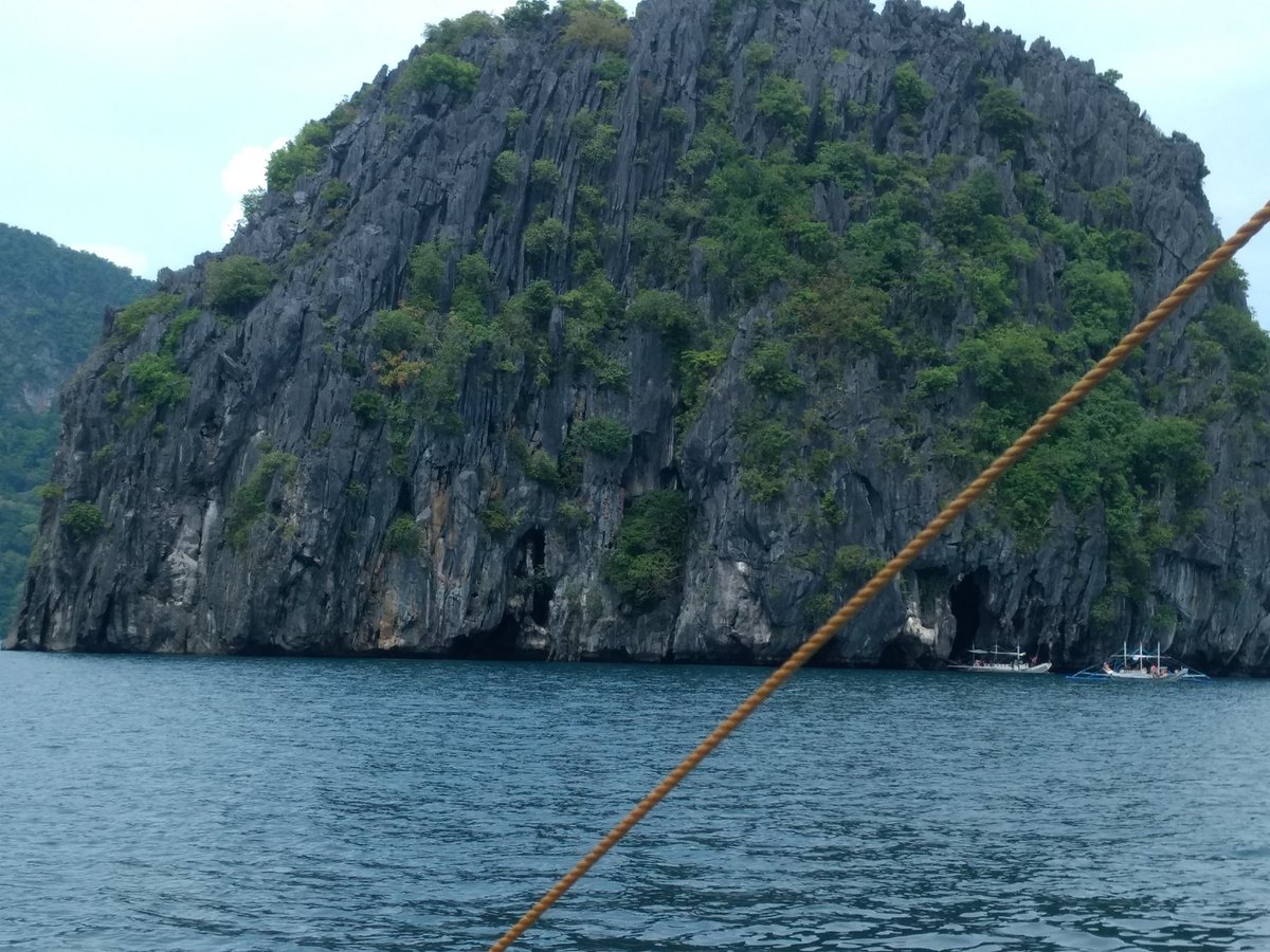 sudiptadev5's tweet photo. The astounding #Cathedral #Cave at #Miniloc #Islands, El Nido , #Philippines.
@exp_travel @MorefunTourism https://t.co/Ta8FMvDgwL