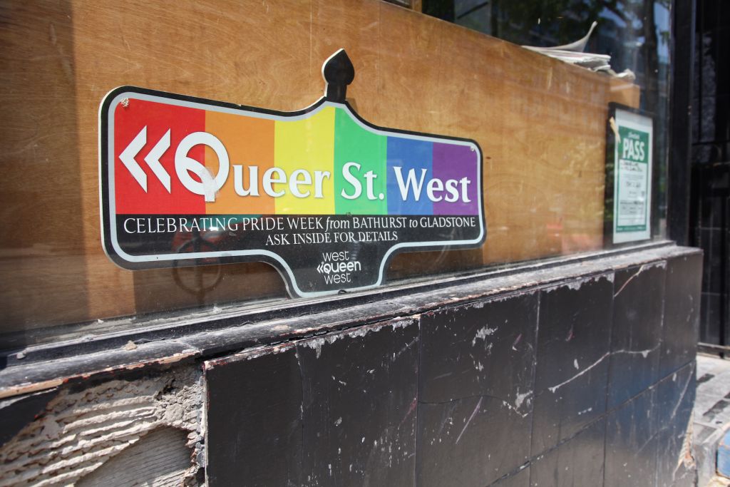 WestQueenWest's tweet photo. Check out this fab write-up by The Gaystone aka @GladstoneHotel highlighting #Pride events at the hotel &amp; in #WQW #QueerStreetWest: https://t.co/OfyTUpXDG8 ❤️ @BeaverToronto Town Barber, Sweaty Betty's @TheatreCentre &amp; @NuitRoseTO. #WestQueenWest #Toronto #Pride2018 #PrideMonth https://t.co/cn8fQGmmV3