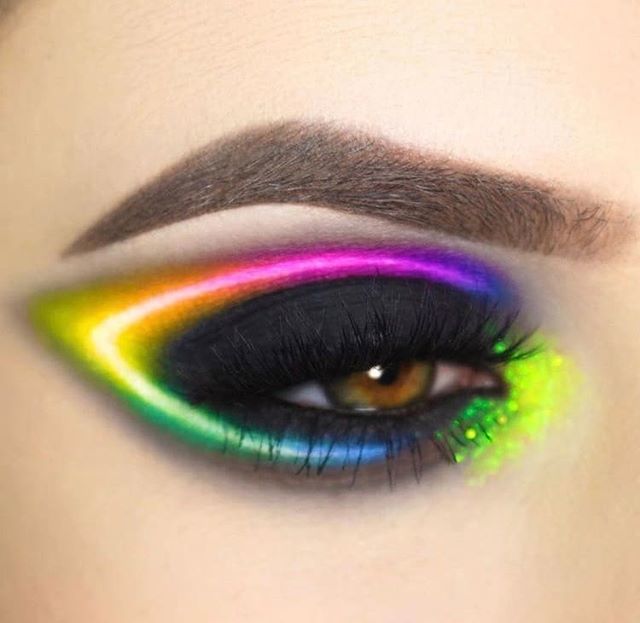 festivalbazaar_'s tweet image. Rainbow Neon #FuturisticFun 
MUA @giuliannaa
.
.
👽🐘
#FestivalBazaar