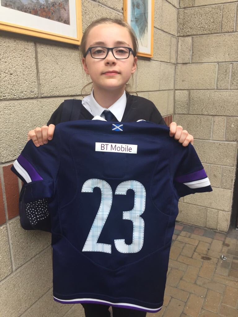 LeithVixens's tweet photo. Here is our player with @RhonaLloyd96’s @Womens6Nations strip! Our young players is “absolutely amazed” to have received this gift! 
Thank you from everyone at the club @RhonaLloyd96 for your generosity! 
#girlsinsport #rolemodels #inspiringthenextgeneration https://t.co/E9R7me2UB6