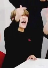 Wolic10's tweet photo. This is me giving all my love to UP10TION
#1000DaysWithUP10TION https://t.co/7OGnPLALb7