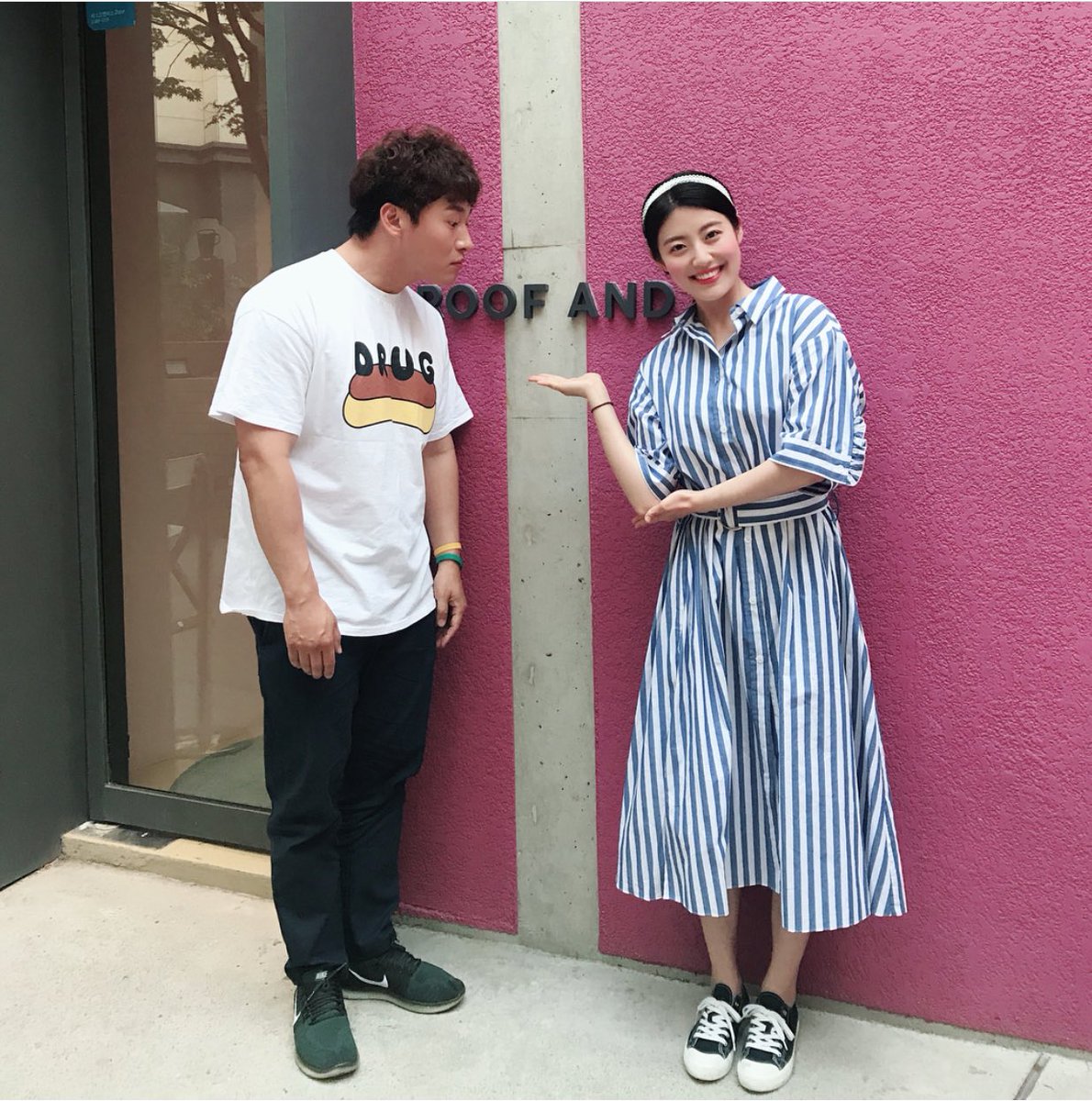 We are so blessed today!
Hyunnie ig update: instagram.com/p/BjpVFOWA1kb/

She went to support her #shoppingkinglouie costar #OhDaeHwan cafe!!! #NamJihyun