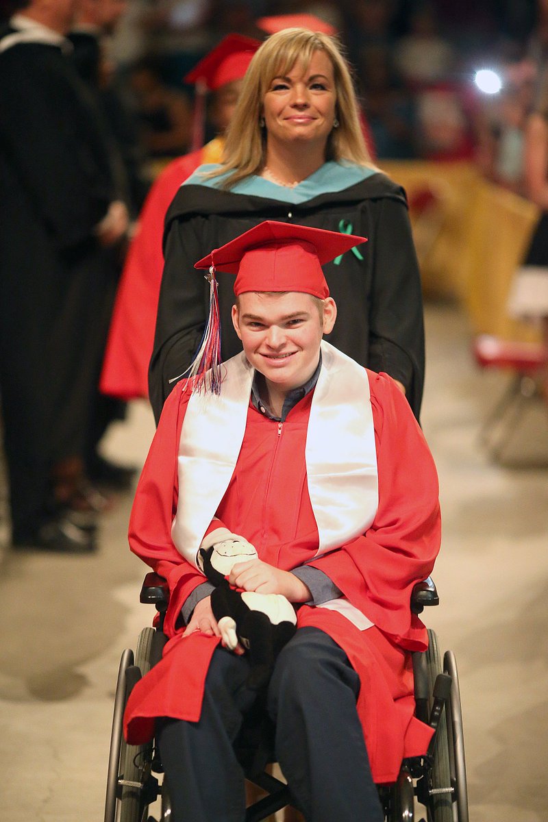 JCPSKY's tweet photo. Congrats to all the @BTHS_Bears grads! Check out our Facebook photo gallery to see some great images captured on graduation day! #WeAreJCPS #JCPS2018
πΈ: https://t.co/pE0WXzNoDa
#WeAreJCPS #JCPS2018 π https://t.co/OrLF2on4bD