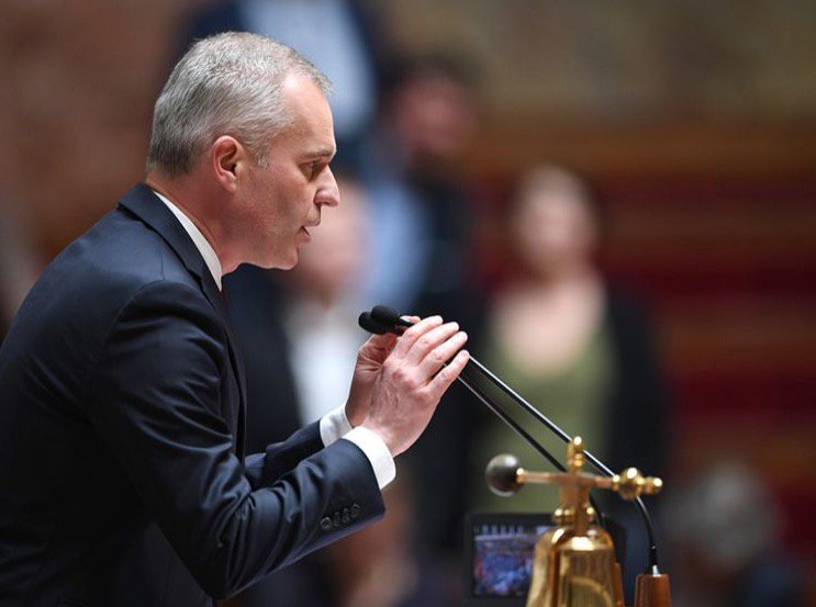 #Politique : 
#FrançoisdeRugy au secours des députés éreintés !
bit.ly/2kMsBts