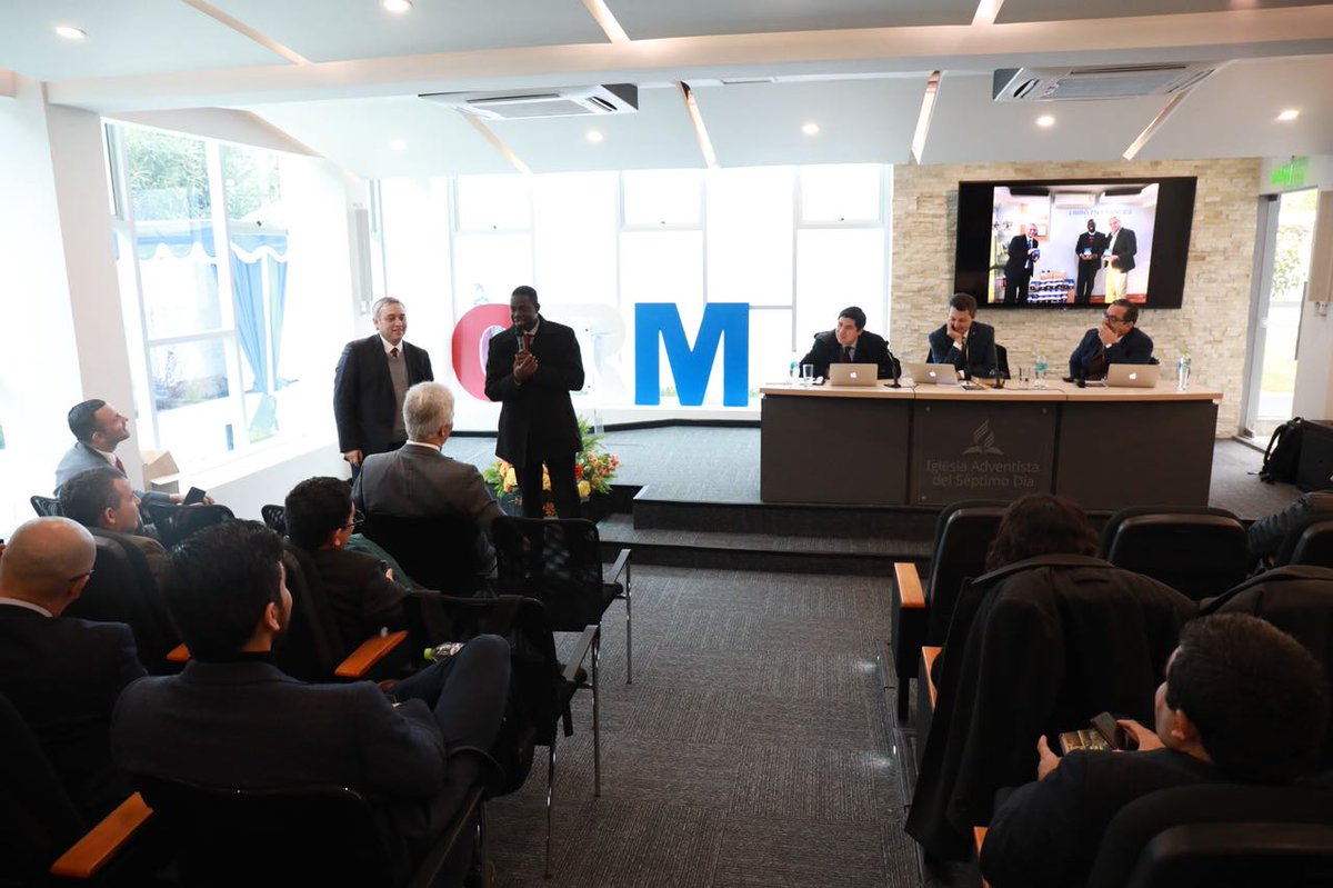 iasdchile's tweet image. Agradecidos de Dios porque este año por primera vez, se distribuyó el libro misionero #ElPoderdelaEsperanza en FRANCÉS para las personas de nacionalidad haitiana que se encuentran en el país🇨🇱 Pr @Stephensoncela1 cuenta el testimonio.
¡Todos recibiendo el mensaje de salvación!