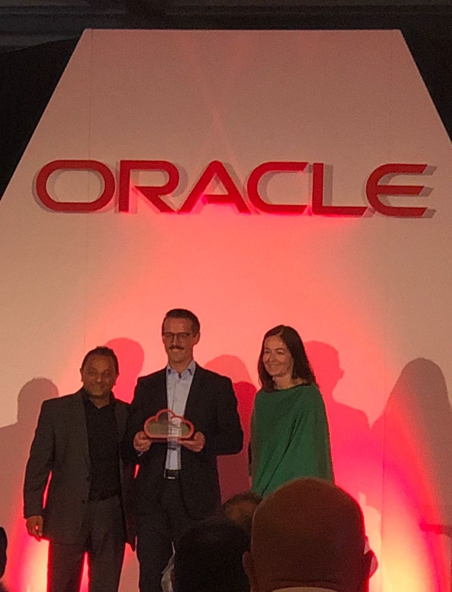 PaoloBecherelli's tweet photo. Computer Gross at #oraclevadforum Cloud Innovation Award !!! https://t.co/KfKIYFiEuE