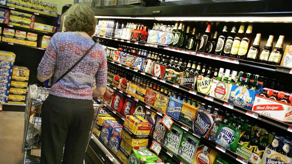 Governor quietly signs bill laying ground for statewide full-strength-beer sales bit.ly/2JwQKCq