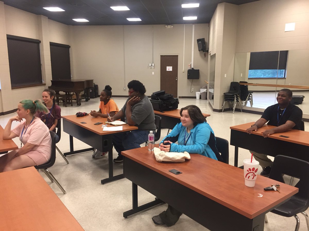 MHS Diamond Dolls tweet media