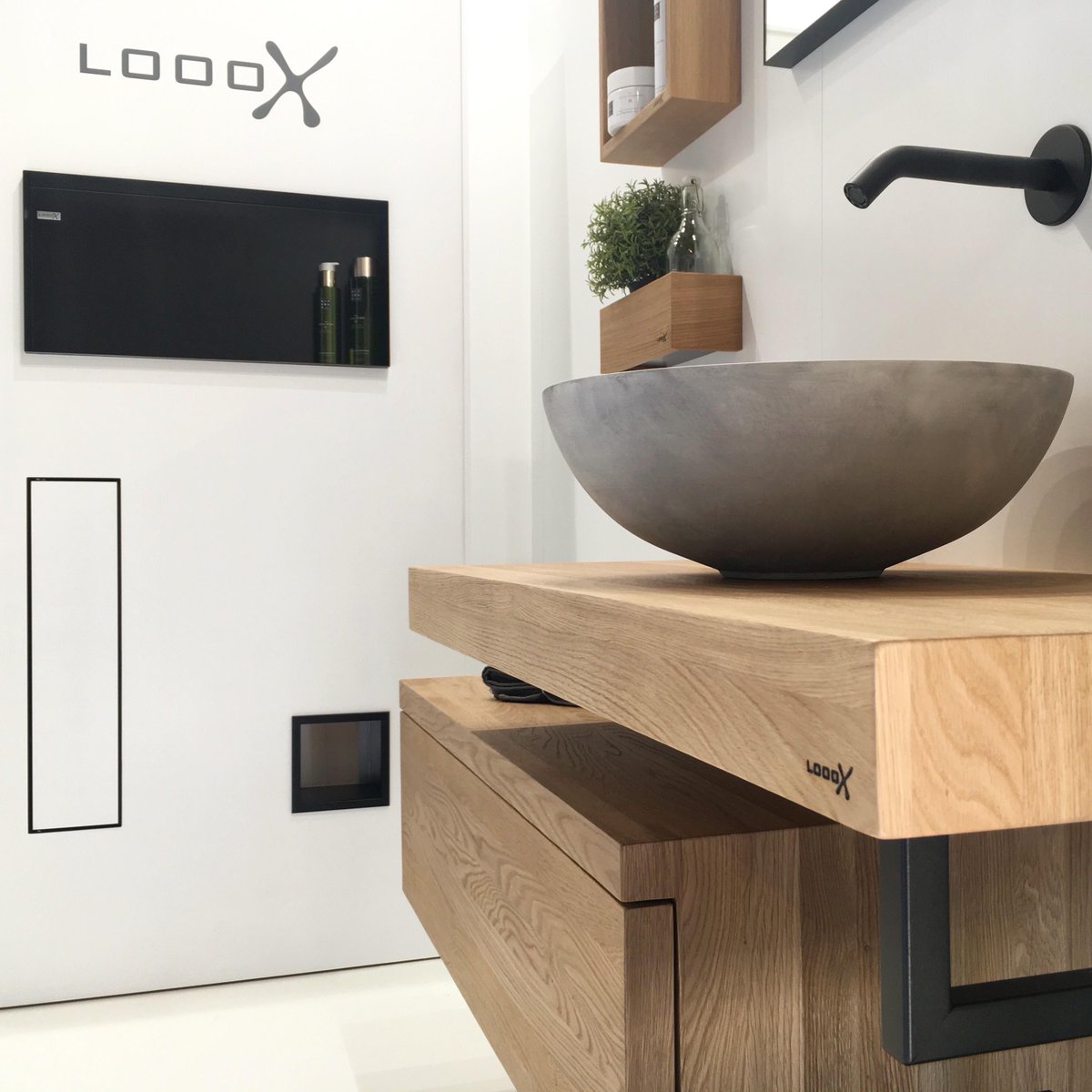 Wij zijn klaar voor Design District 2018. Zien we je daar? 
Stand V03 | 6 - 7 - 8 juni 2018 | Van Nelle Fabriek Rotterdam #interieurbeurs #looox #designdistrict