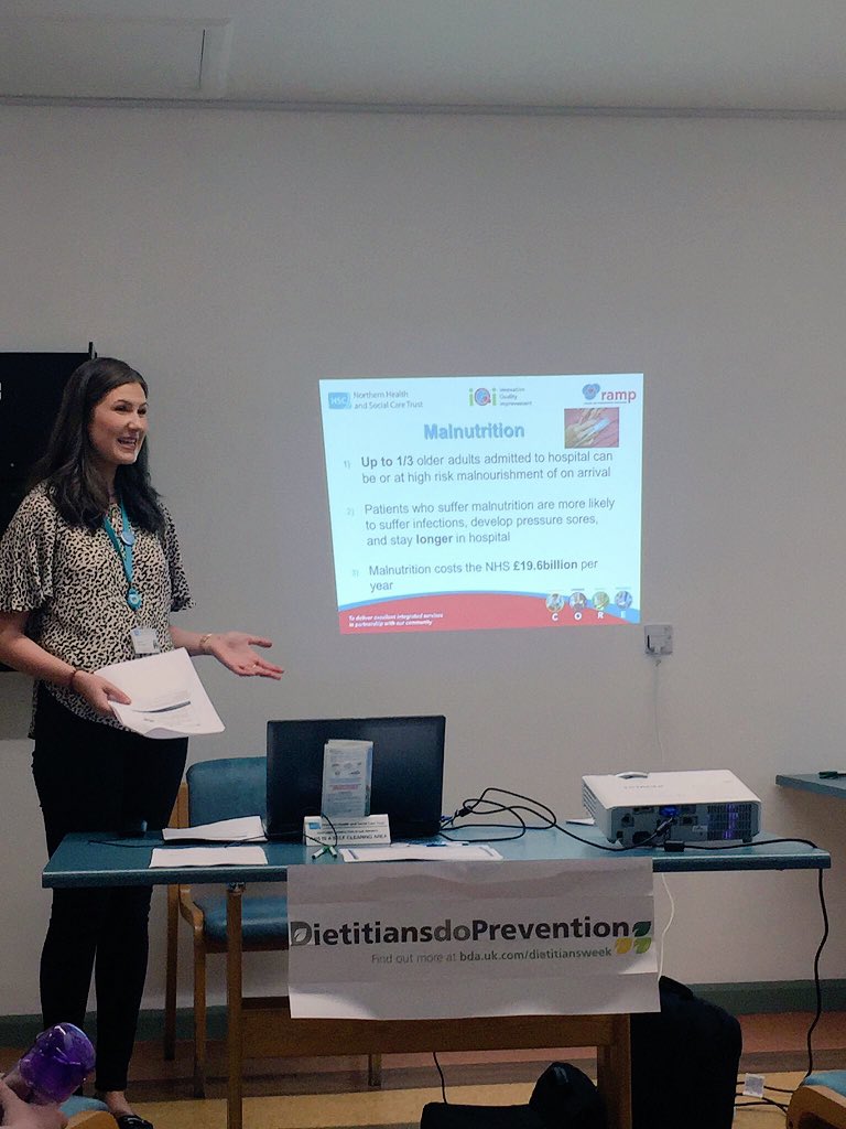 jillstewart_RD's tweet photo. MUST training with @marshall_paula in #AAH for #DietitansWeek - Training nursing staff and HCAs to recognise malnutrition and the correct steps to action #DietitiansdoPrevention #preventingmalnutrition @NHSCTrust @jicurryDSM @BDA_Dietitians @BDANIreland https://t.co/hdjQHo8Gyx