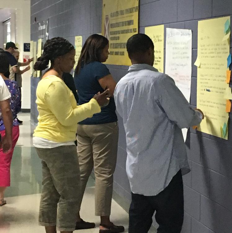 RockHillSchools's tweet photo. Receiving quality feedback from peers. #MSPImpact #PBL #STEAM #BeHelpful #BeSpecific #BeKind https://t.co/GvrNsbXeML