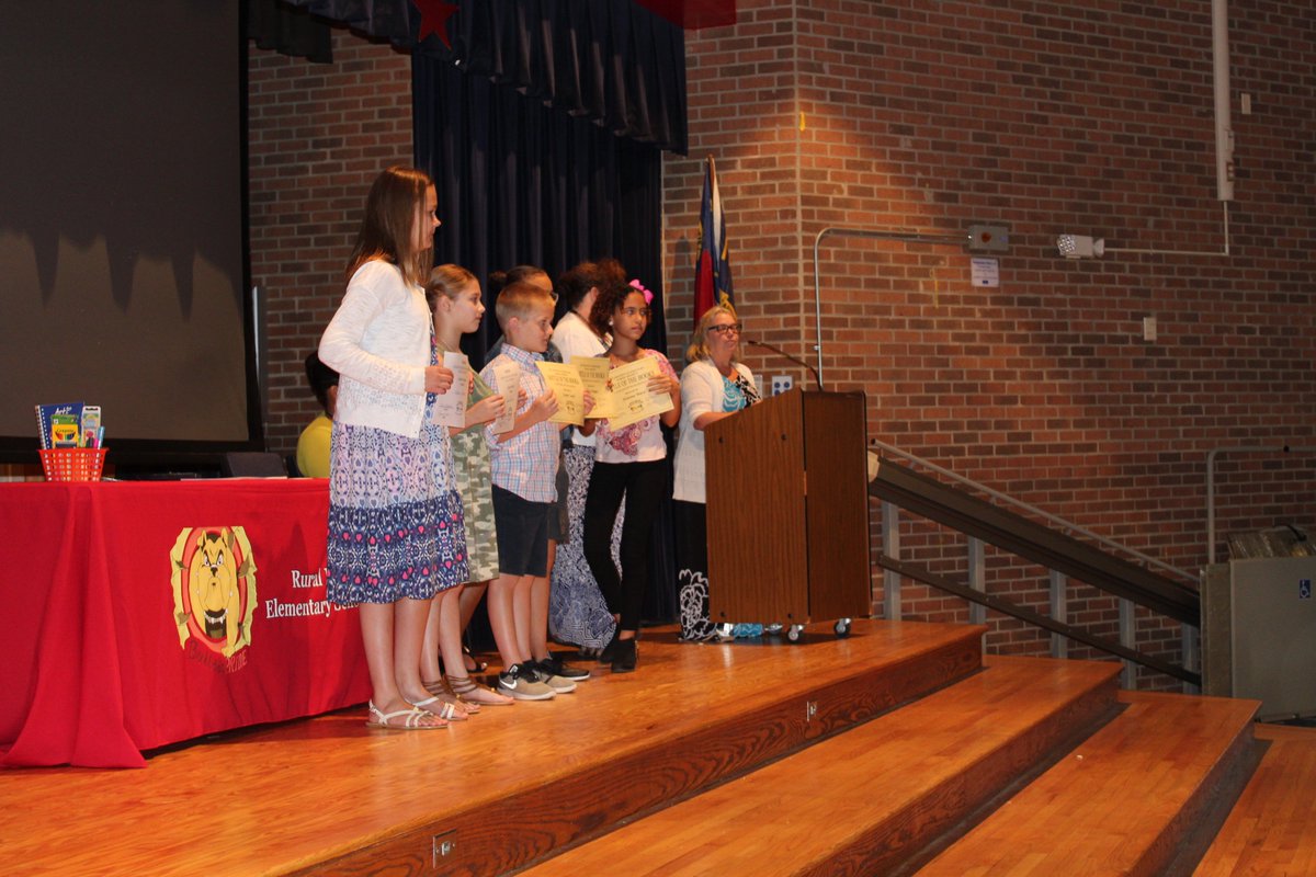 RuralHallSchool's tweet photo. RHES Reads! - 4th Grade Awards by @LisaMilstead #MostBooksCheckedOut #LibraryHelpers #BOBteam #ProudOfYou #Congratulations #wsfcs https://t.co/AynR1W7RKU