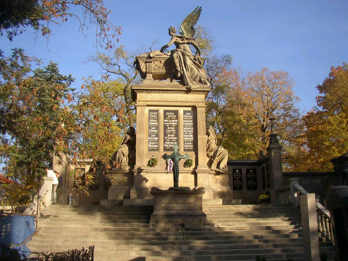 IUPESM_2018's tweet photo. During the lunch break why not visit Vyšehrad park just 5 min away from the venue? Relax on the grass a bit before coming back for another set of interesting prezentations! #IUPESM2018 https://t.co/J8Jv3FtZTb