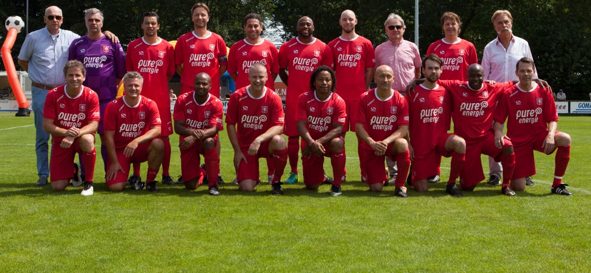 ⚽ 🔴 FC Twente All Stars speelt zaterdag (19.30 uur) tegen @SvAJc96. #fctwente treedt in Losser aan met onder meer Berthil ter Avest, Jeffrey de Visscher en Ellery Cairo.
➡ bit.ly/2JcmJIN