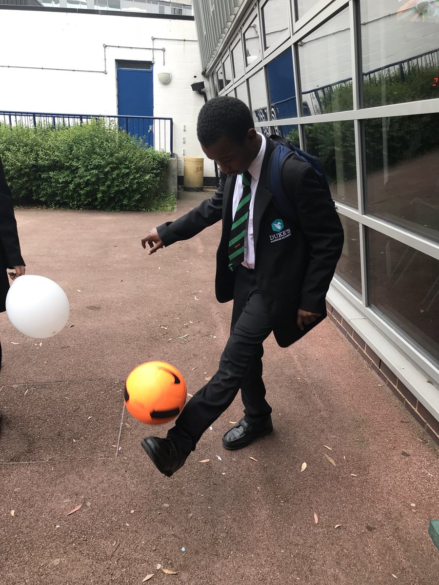 Dukes_Wallis's tweet photo. Break time fun with the Keepie Uppie competition. Same on Thursday and Friday! #WhoCanBeat92? Supporting @ParkinsonsUK @alzheimerssoc all week. #IndividuallyStrong #TogetherStronger @Dukes_N17 https://t.co/0ETOEGgKVW