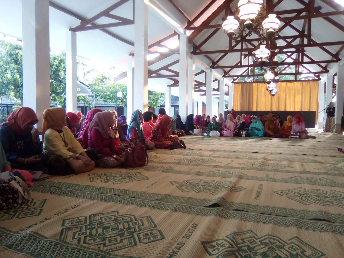 UfikRFitria's tweet photo. Makanan bisa jadi hal yang sederhana, tapi dari yang sederhana itu kadang mrnghasilkan sesuatu yang luar bisa... Selamat berbuka... 

#BukberMendesa
#TPPIJawaTimur
#TPPIKabBlitar

@jokowi
@CakimiNOW
@ekosandjojo
@taufikmadjid71
@fachrilabalado
@AndryDewantoAh1 https://t.co/R7wMN1lMMo