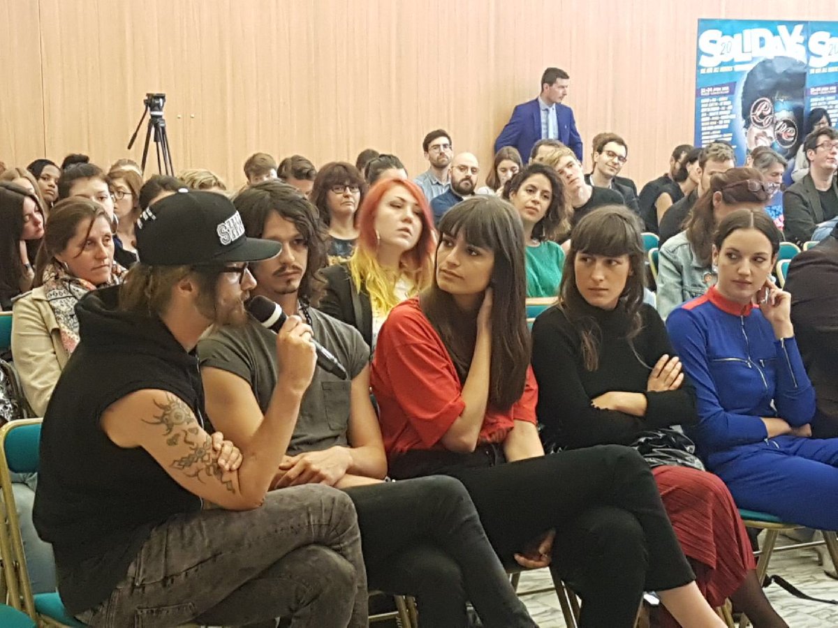 "Solidays, c’est le 1er grand festival qui nous a proposé de jouer devant autant de monde ! 
Solidays donne du sens à notre travail et on en a besoin" <a href="/TWIT4SHKPNK/">SHAKAPONK</a>