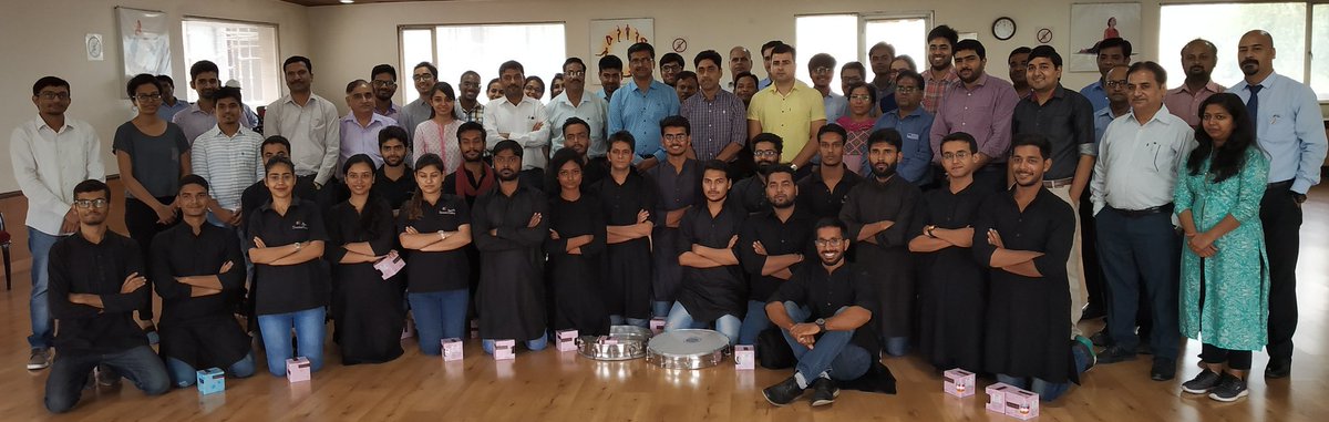 Vipulkalraa's tweet photo. On the occasion of #WorldEnvironmentDay @AsmitaTheatre performed #Mausam street play directed by @ArvindGaur
at Indian institute of petroleum management . 
#IIPM 
#AsmitaTheatre 
#WorldEnvironmentDay2018 https://t.co/SSXJfn0Kns