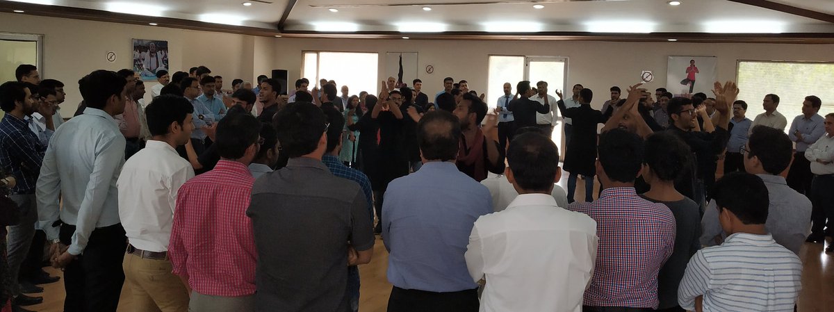 Vipulkalraa's tweet photo. On the occasion of #WorldEnvironmentDay @AsmitaTheatre performed #Mausam street play directed by @ArvindGaur
at Indian institute of petroleum management . 
#IIPM 
#AsmitaTheatre 
#WorldEnvironmentDay2018 https://t.co/SSXJfn0Kns