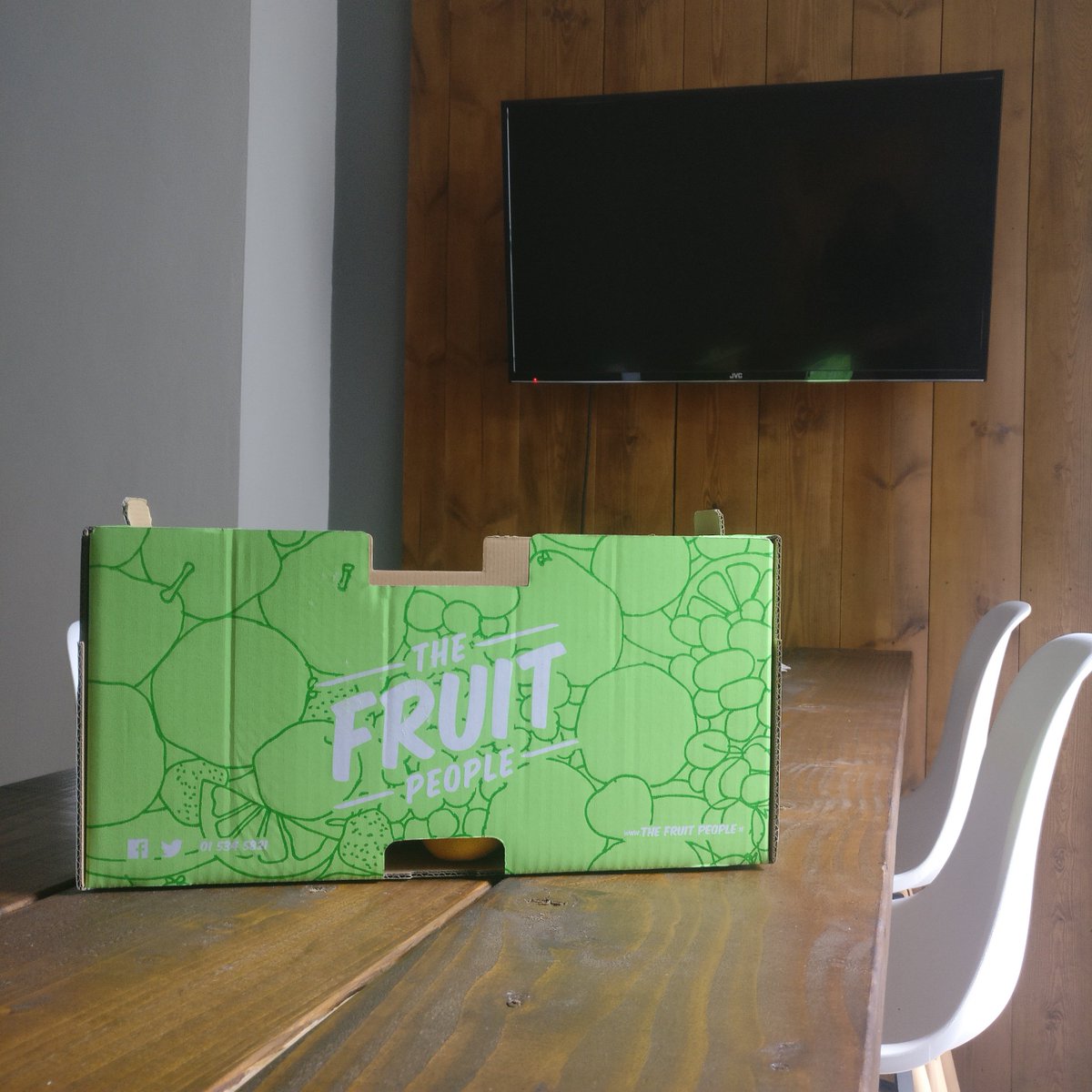 outsetagency's tweet photo. Thanks @TheFruitPeople for this much needed fruit-box after a bank holiday weekend of fun! #eatmorefruit #InsideOutset #agencylife https://t.co/ylmxpUtvJG