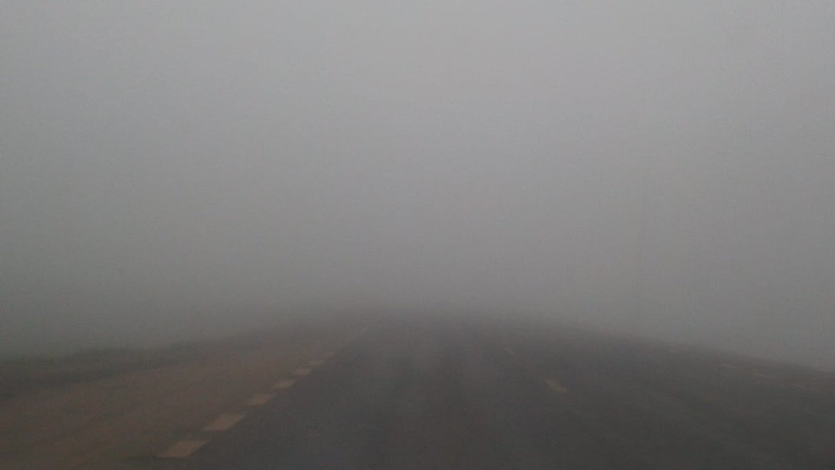 roadsvolunteer's tweet photo. Fly over-Kimende on Naivasha-Nairobi  highway. caution advised. Lights on, do not overtake @KenyanTraffic @KeNHAKenya @ntsa_kenya @PRSA_Roadsafety @TransportKE @NPSOfficial_KE @Kiss100kenya @Classic105Kenya @CapitalFMKenya @RadioCitizenFM @Milele_FM @kameme101 #SRStracking https://t.co/uvcQtFHFJw