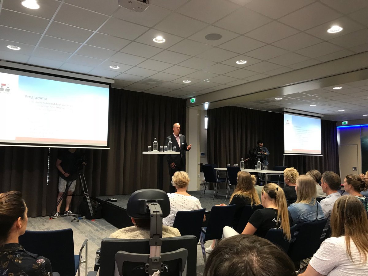 jacdebruijn's tweet photo. Opening @BindelsMarc en #VeerleVriens #werkconferentie bomvolle zaal @willem2stadion ervaringsdeskundigen - niet meer weg te denken en van groot belang #VGzorg https://t.co/0dOlusvJWV