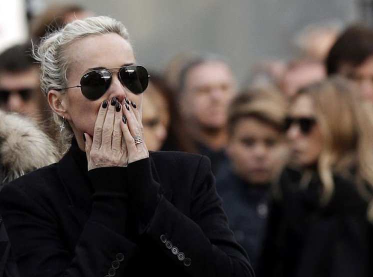 #JohnnyHallyday :
« #LaeticiaHallyday, sa vie sans Johnny » dévoile l’intimité de la veuve du rocker !
bit.ly/2sIHwbC