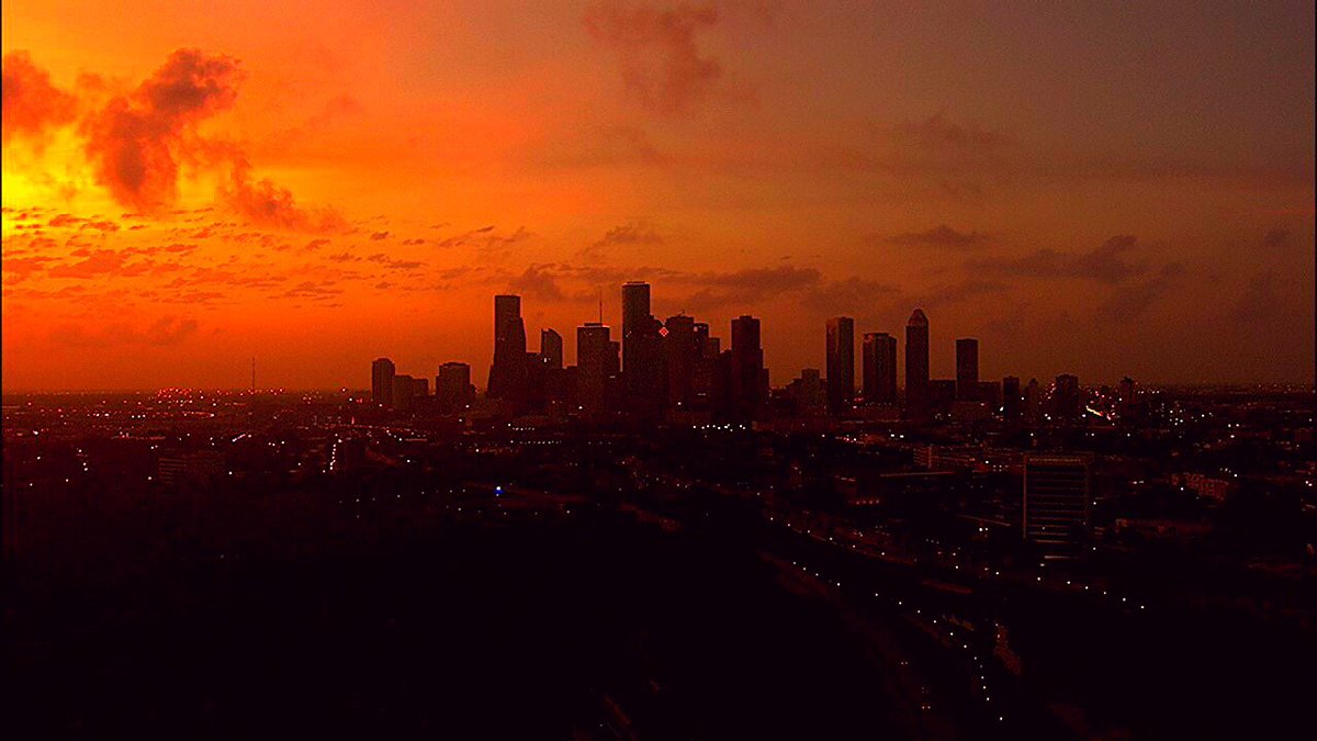 collinmyerswx's tweet photo. Stunning. 🔥☀️
Houston, you look good. 

@abc13houston 
How hot today? >https://t.co/zMrNKF6Ewn https://t.co/C9a4Dx2nj2