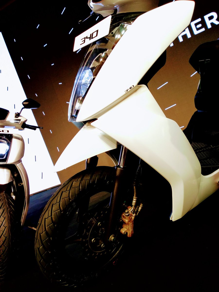 sanjivvakharia's tweet image. #gogreen @atherenergy  #Ather340 #ElectricScooter #fast #Intelligent designed for urban jungle launch in #Bangalore on #WorldEnvironmentDay @tarunsmehta @swapniljain89 #india