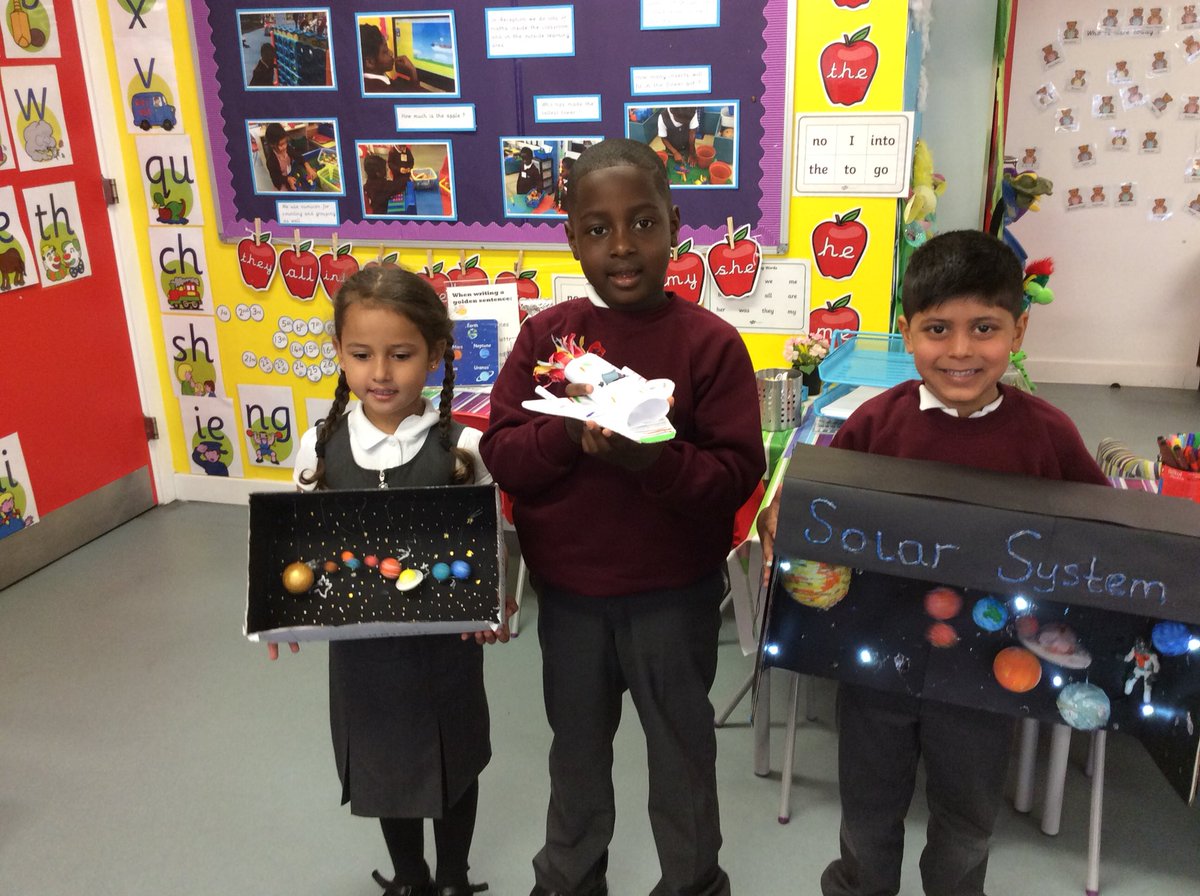 downsviewcroyr's tweet photo. Some more children in Reception Murphy did some fantastic home learning about space ! Well done ! https://t.co/LZXA3yAiJn