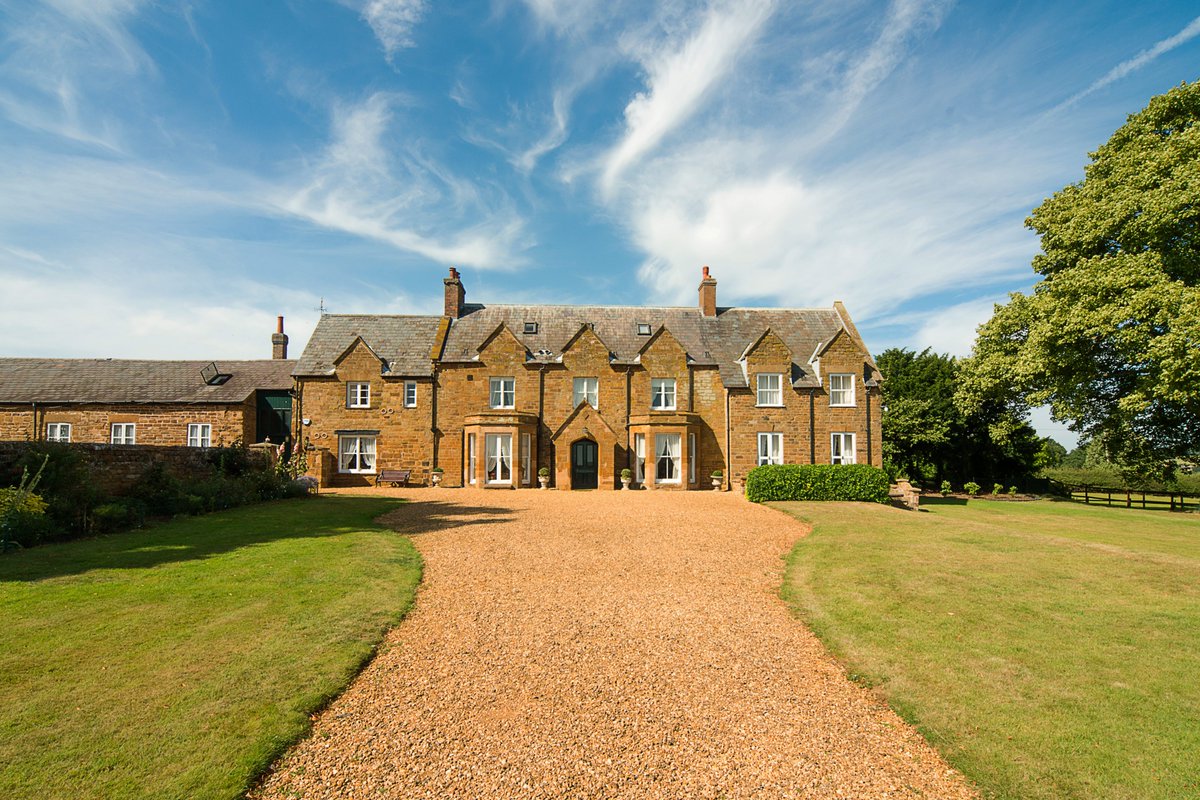 With just one month to go have you booked your accommodation? If not we are available.
#Formula1  #BritishGrandPrix  #luxuryaccommodation