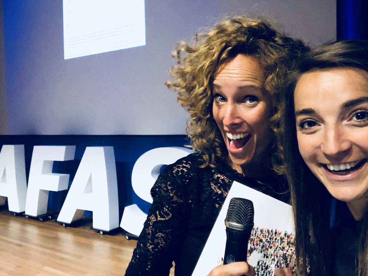 NIMAtweets's tweet photo. Vandaag weer groot feest bij #AFAS software tijdens de #NIMA Diploma-uitreiking! Nu volop voorbereiden met @dannykorver en Myrthe! #marketinggrondlegger https://t.co/kt6xygeBGR