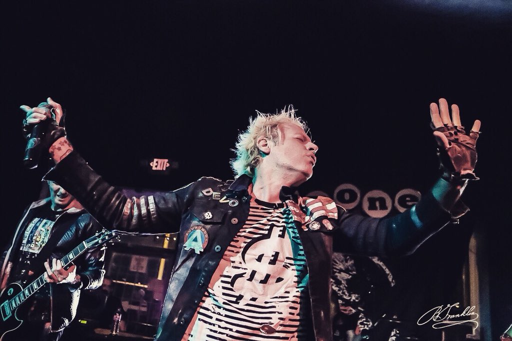 dreadheadkev22's tweet photo. Had a blast shooting pics for @therealPM5K at @hitonecafe @therealSpider1 @TyOliver_Rawks #powerman5000 #murvdouglas #newwavetour18 may 29 2018 https://t.co/ph5kOV9Ghl