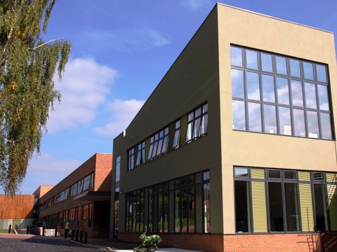 GoGoHareForrest's tweet image. @GoGoHareForrest @GoGoHares2018 @break_charity  Forrest has been missing for just over a month now, until someone thinks they spotted him today outside @ThetfordAcaduk !
He looks a little different to the last time we saw him !