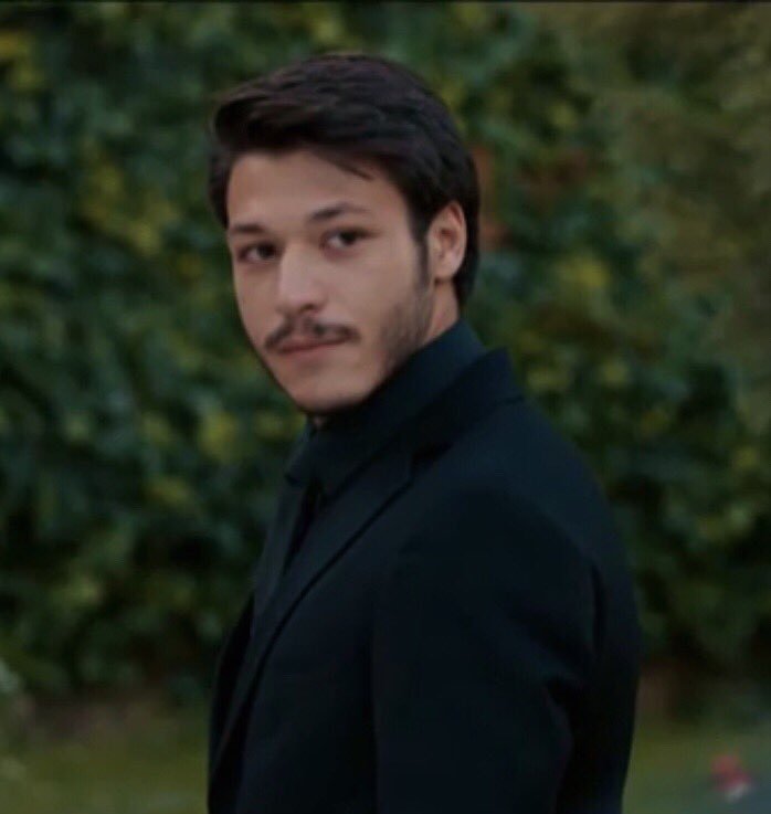 aka94017163's tweet photo. Bazen ciddi bazen deli dolu🤓 
Celasun'um👄 
#KubilayAka  #Celasun #Çukur https://t.co/YsDJmPMPkk