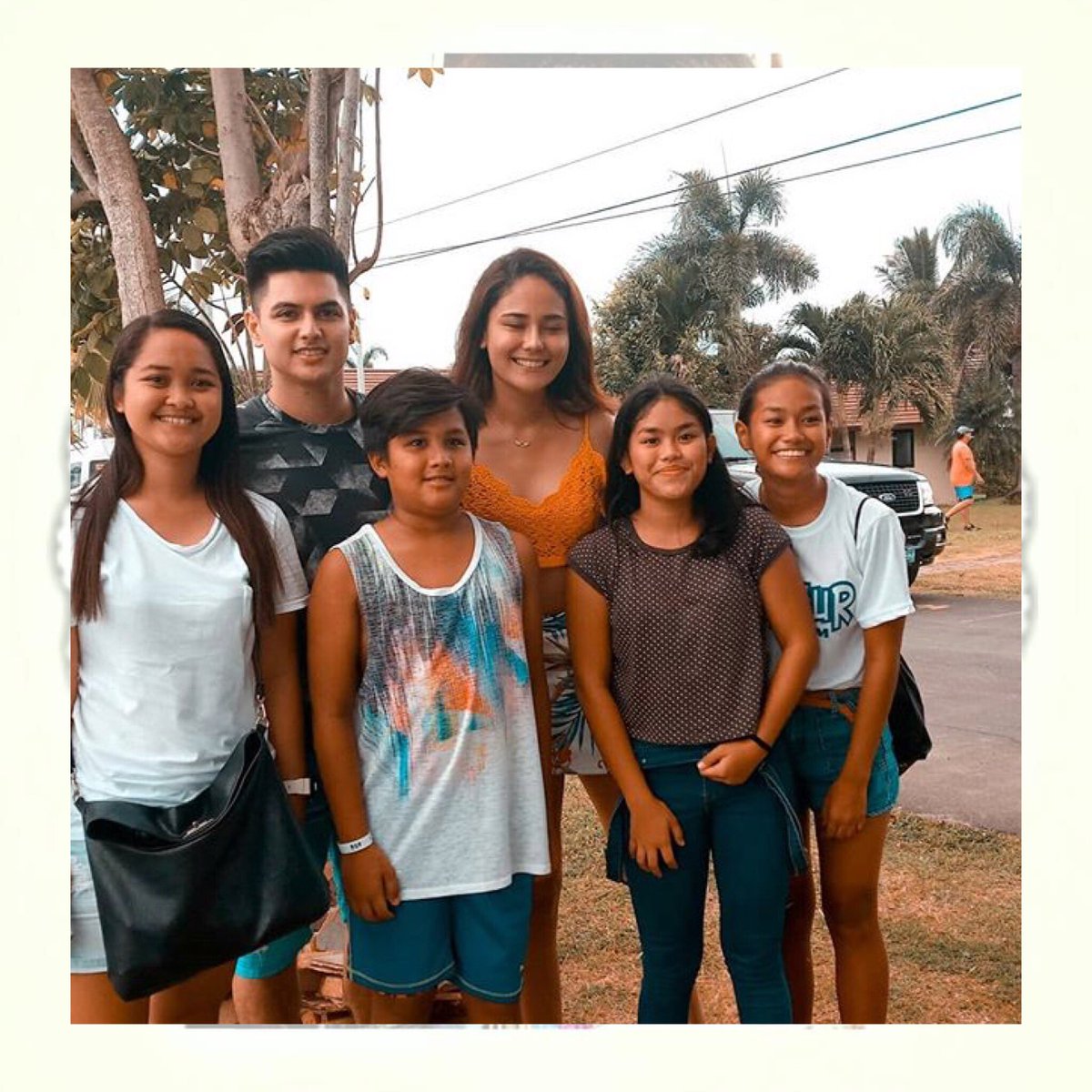 JULIAnatics_OFC's tweet photo. Queen @juliaanovel w/ fans
#JULIAnatics
#JULIAGONOWON
#MissMillennialCamSur https://t.co/VXoOo6keVS
