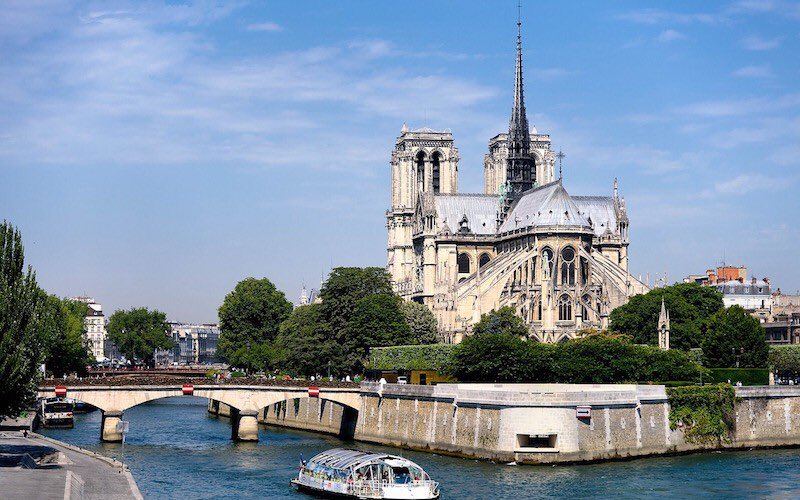 jawlah_app's tweet photo. #جولة_باريس | جزيرة المدينة (L'ile de la Cité) 🌟
تتربع هذه الجزيرة على نهر السين داخل المدينة بكل هدوء و تحتضن كاتدرائية نوتردام الأيقونة الباريسية.
تتصل الجزيرة مع المدينة عبر جسر بونت نيوف 🔱
عند انتهائك من مشاهدة مزاريب المياة توجه إلى قصر العدل والكونسيرجيري القديم🌿
#باريس https://t.co/Af7258rDmM