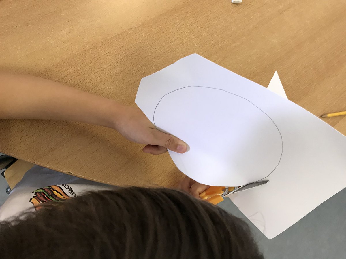 LSEClassR's tweet photo. Using a protractor to make a color wheel; we’re finding out about light! https://t.co/vD0tfILKEh