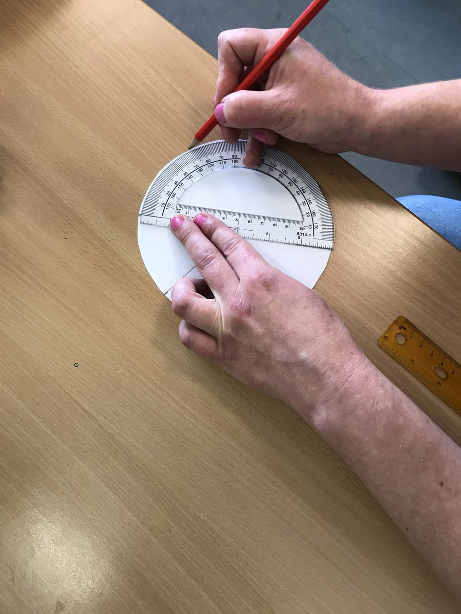 LSEClassR's tweet photo. Using a protractor to make a color wheel; we’re finding out about light! https://t.co/vD0tfILKEh