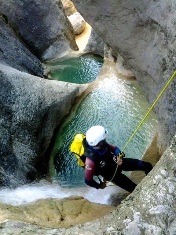 aragonturismo's tweet photo. Paraíso de barranquistas: Barranco de Mascún. Ubicado junto a Rodellar, es uno de los más frecuentados por los numerosos barranquistas que cada año se acercan al Parque Natural de la Sierra y los Cañones de Guara. #TurismoActivo #AragónTurismo #deporte @TDAragon https://t.co/SoJDKrkAKV