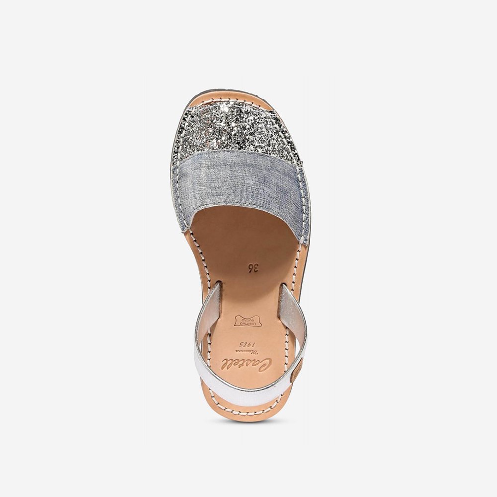 ElabelzME's tweet photo. The shimmer and glitter to strut this summer >>> https://t.co/s4FraqONiv ✨
#Elabelz #MyLabelz #Womenswear #MustHaves #Sandals #NewIn https://t.co/kcMBeDMXFt