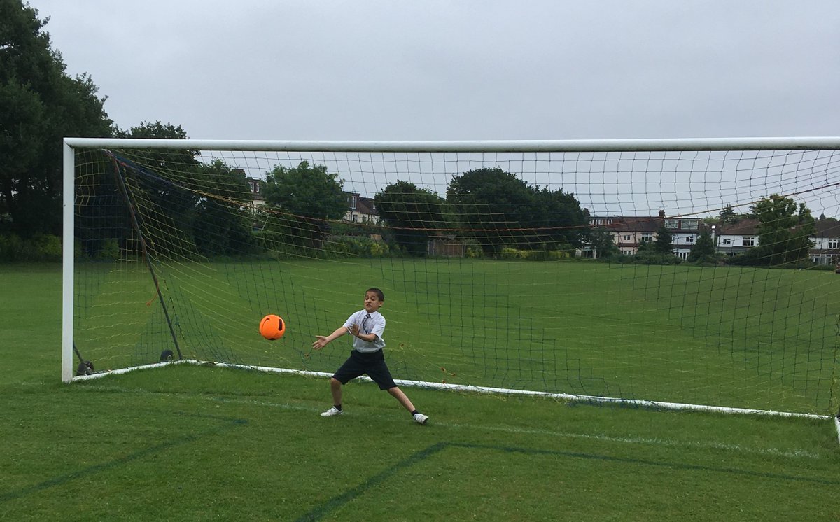 forest_prep's tweet image. Penalty shoot out with Year 5! #worldcup #measuringangles